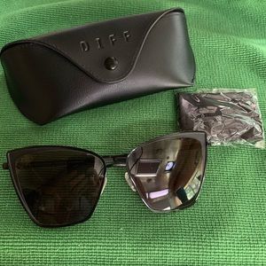 DIFF Eyewear Becky Sunglasses NEW with case